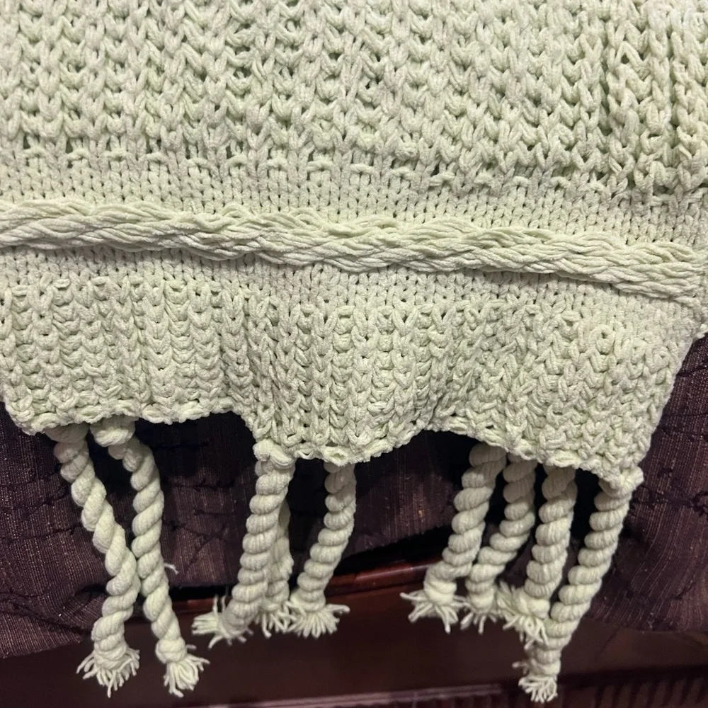 Emryn House Chunky Knit Throw, 50” x 60”, fern green - Picture 5 of 7